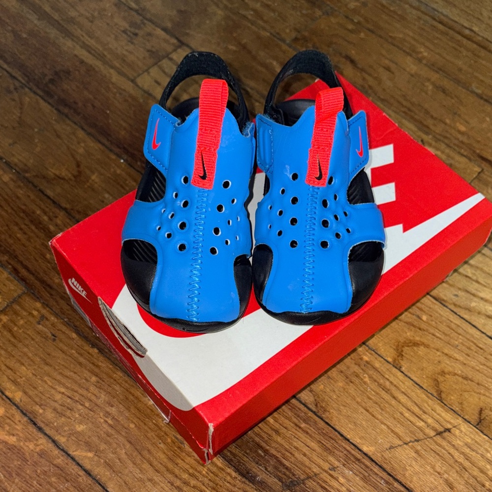 Nike Kids' Blue and Red Athletic Sandals Toddler size : 6C